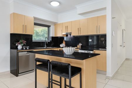 Spacious & Stylish Apartment With Huge Entertaining Terrace - Photo 3