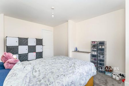 4 bedroom detached house to rent - Photo 3