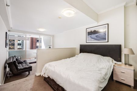 Fully Furnished Studio Apartment at Oaks Trafalgar! - Photo 3