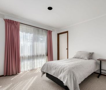 SPACIOUS FAMILY HOME - Photo 5