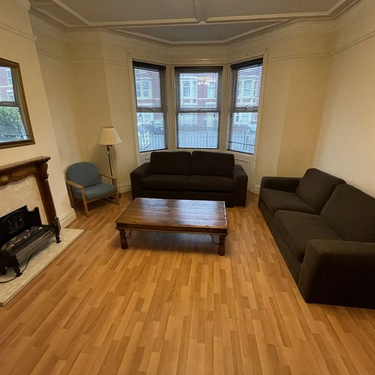 1 bedroom in a house share to rent - Photo 1