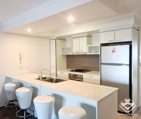 2 BDR IN PRIME BRISBANE CITY LOCATION FOR RENT! - Photo 3