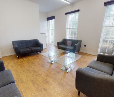 8 Bed Student Accommodation - Photo 2