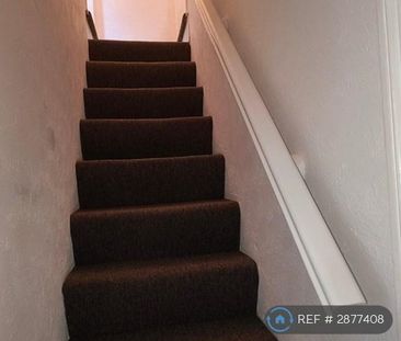 2 bedroom end of terrace house to rent - Photo 4