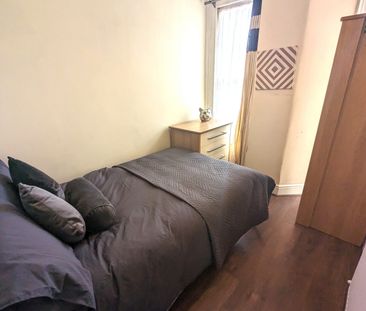 DOUBLE ROOM OFF GLOUCESTER ROAD - Photo 4