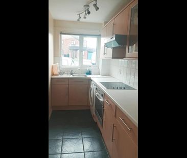 1 Bed Semi-Detached House, Leygreen Close, LU2 - Photo 3