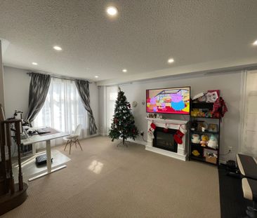 For Lease - 104 Grand Trunk Avenue, Vaughan, Ontario - Photo 2