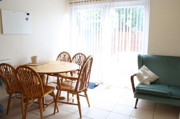 Dayspring, Guildford, Surrey, GU2 9QN - Photo 1