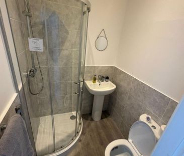 1 bedroom in a house share to rent - Photo 4
