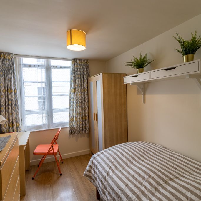 6 Bed Student Accommodation - Photo 1