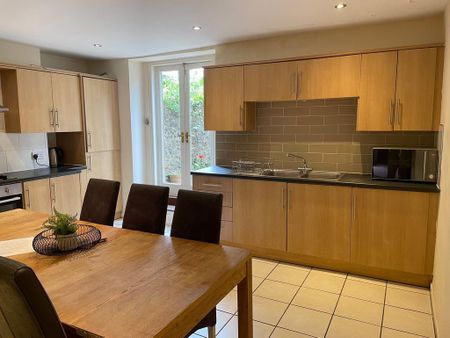 8 bedroom house to rent - Photo 3