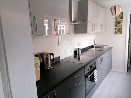 1 bedroom in a house share to rent - Photo 5