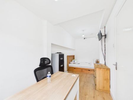 5 Bed Terraced House, Harringay Gardens, N8 - Photo 2