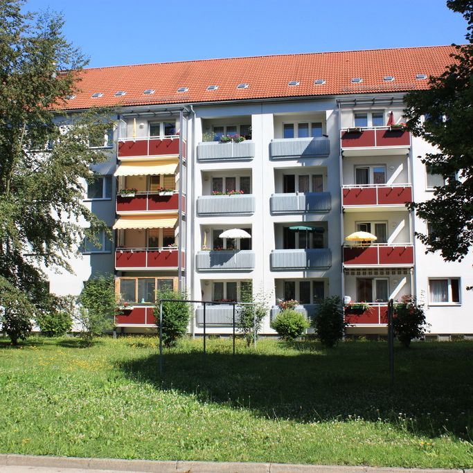 Mit Blick ins Grüne gelegene 2-Raum-Wohnung mit Balkon - Foto 1