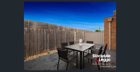 Stylish Townhouse Living on the Pascoe Vale – Oak Park Border - Photo 3