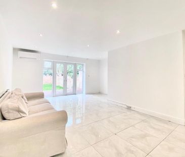 4 Bed Semi-Detached House, Watford Way, NW4 - Photo 1