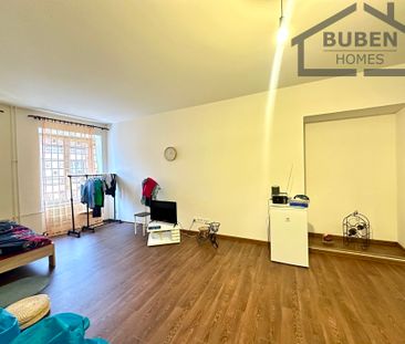 Pronájem bytu 1+kk a garsoniéry 44 m² - Fotografie 3