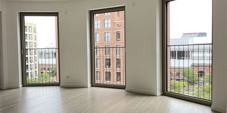 Appartement te huur in Brussel voor € 1.100 met 1 slaapkamer - Photo 3