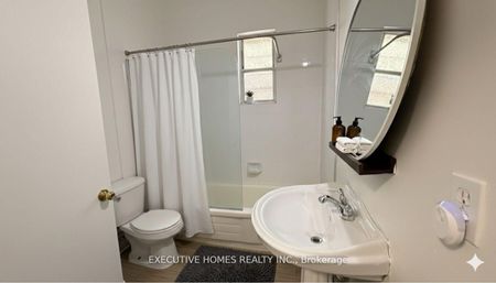 For Lease - 650 Oxford Street, London East, Ontario - Photo 4