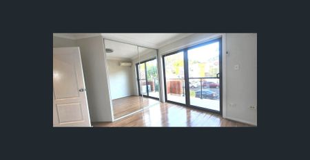 Secure Four Bedroom Family Duplex!! - Photo 5