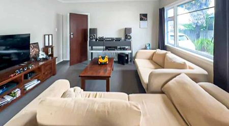 Warm, Cosy Three Bedroom Home - Photo 4