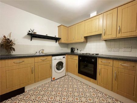 2 bedroom flat to rent - Photo 2