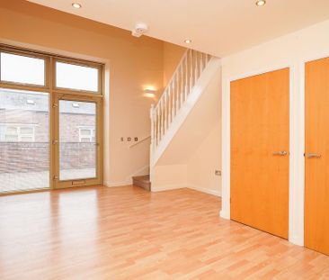 1 bedroom mews to rent - Photo 1