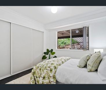 Stunning Renovated Family Home in Quiet Elevated Cul-de-sac - Photo 4