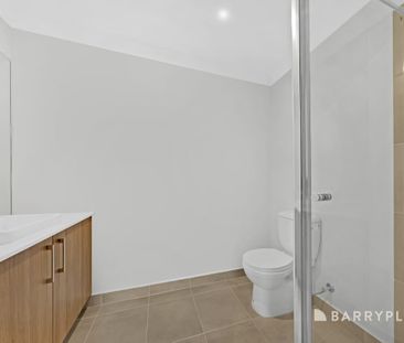 Sleek & Stylish New Residence in a Convenient South Morang Location - Photo 5