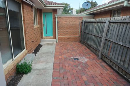 1/31 Mcnamara Avenue, Airport West VIC 3042 - Photo 2