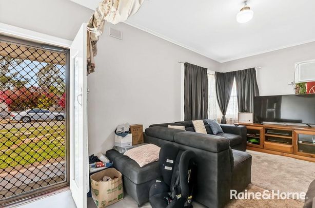 Appealing 3 Bedroom Family Home. - Photo 1