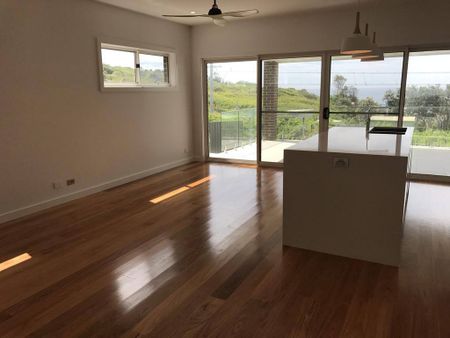 Stunning Near-New 3-Bedroom Townhouse - Photo 3