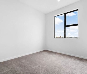 Modern 3-Bedroom Home in heart of Westgate - Photo 2