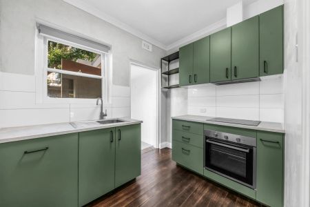 Timeless Art Deco Charm Meets Modern Luxury in Windsor - Photo 4