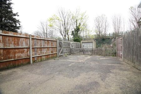 3 bedroom flat to rent - Photo 2
