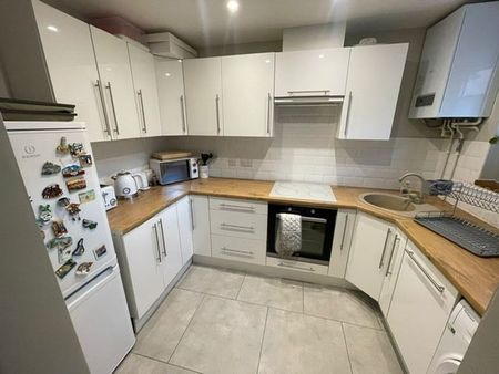 PETERBOROUGH - Photo 4