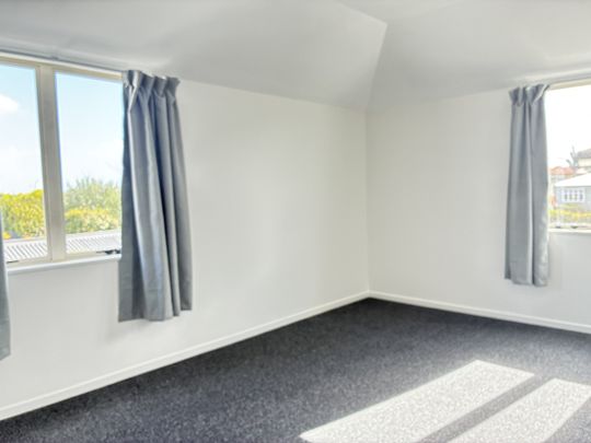 Low maintenance townhouse - Photo 1