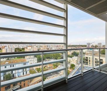 BRAND NEW apartments to rent with stunning city scape views, high s... - Photo 2