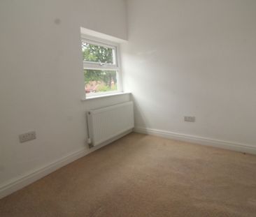 3 Bedroom Terraced House - Photo 3