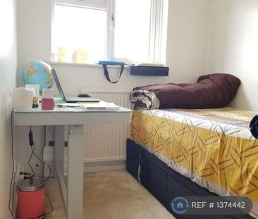 3 bedroom semi-detached house to rent - Photo 5