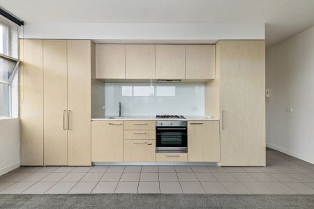 Stylish & Modern Apartment on the Edge of the City - Photo 2