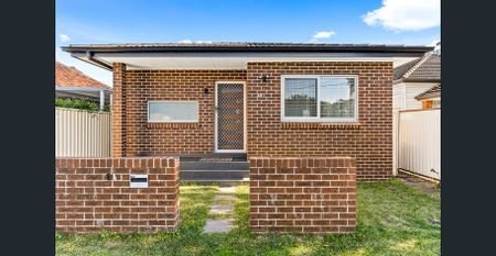 Ultra modern home in a sought after location - Photo 5