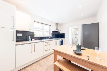 5 bedroom terraced house to rent - Photo 2