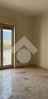 6 locali in affitto - Photo 1