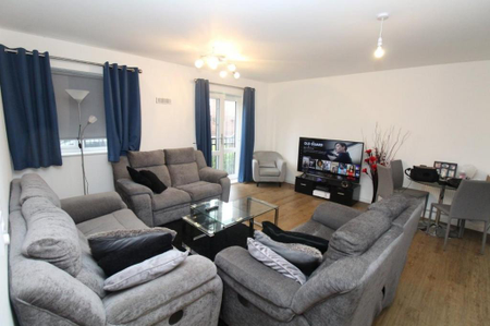 2 bedroom flat to rent - Photo 4