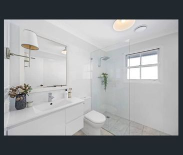 Unit with a space of house - Photo 3