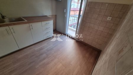 ΕΝΟΙΚΙΑΖΕΤΑΙ ΕΞΑΙΡΕΤΙΚΟ ΟΡΟΦΟΔΙΑΜΕΡΙΣΜΑ 84 Τ.Μ. ΜΕ ΑΝΕΜΠΟΔΙΣΤΗ ΘΕΑ ΣΤΟΝ ΘΕΡΜΑΪΚΟ - Φωτογραφία 4