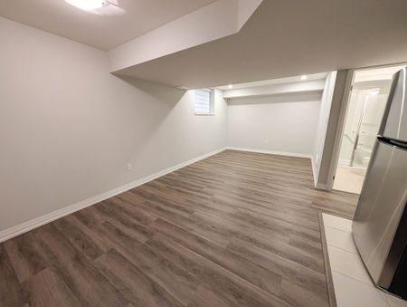 3 Bedroom Townhouse in Niagara Falls! - Photo 4