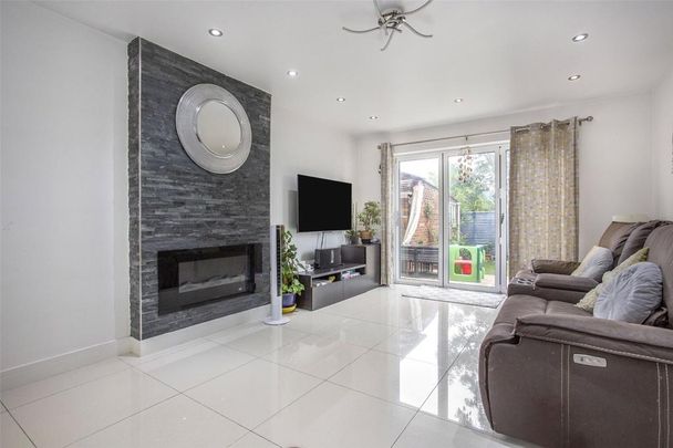 4 bedroom detached house to rent - Photo 1