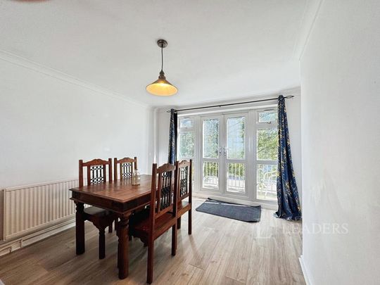 3 bedroom flat to rent - Photo 1